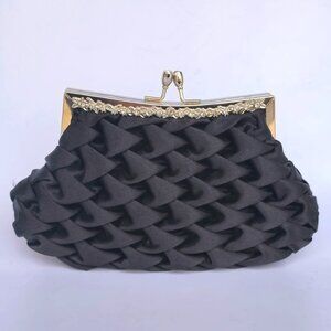 PINEAPPLE~PATTERNED CLUTCH in Black